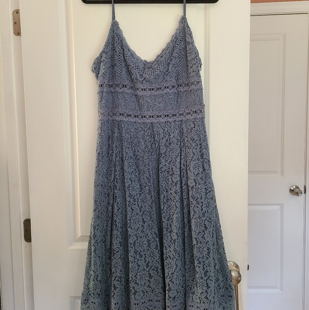 Lace Dress - Picture 4 of 4